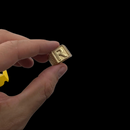 Anel de letra inicial Regulável